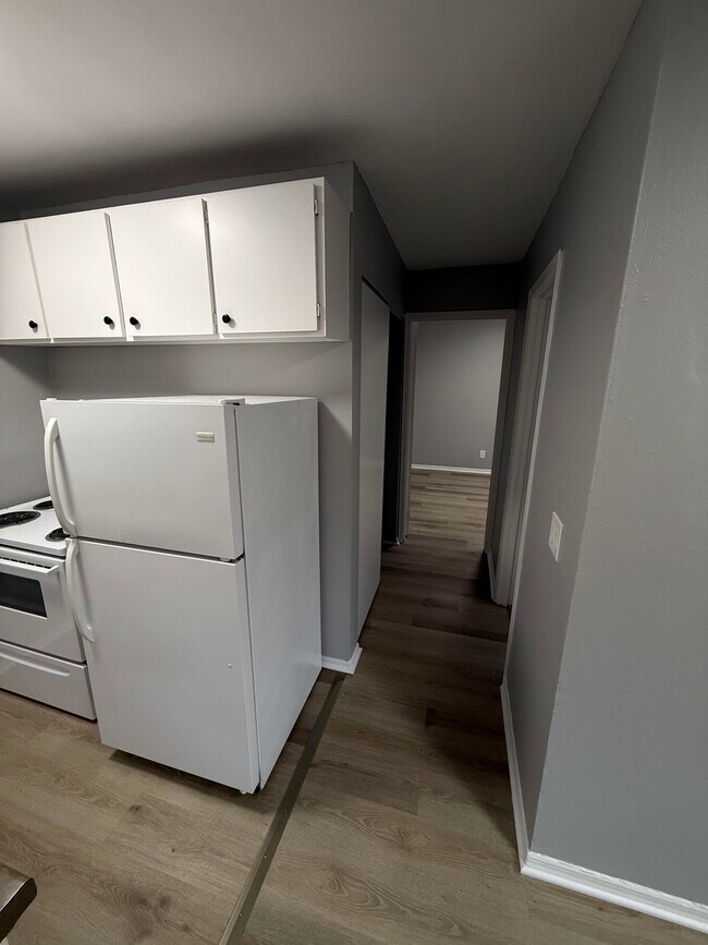 Lincoln Woods Flats, Norwood, OH 45212 - photo 6