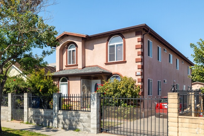 Large multi-unit homes line the streets of Florence, CA.