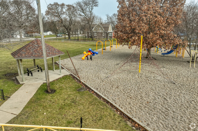 Steward Elementary School has a small pergola near the playground.