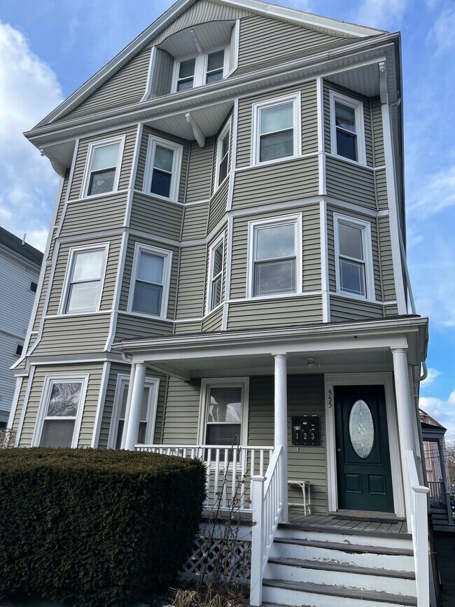 555 Heath St Unit 1, Chestnut Hill, MA 02467