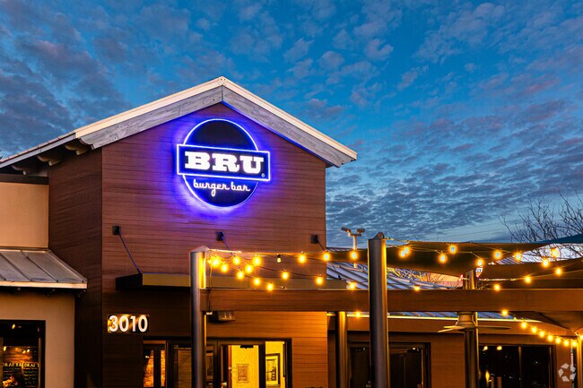 BRU Burger Bar in Beaumont features an evening patio and great burgers.