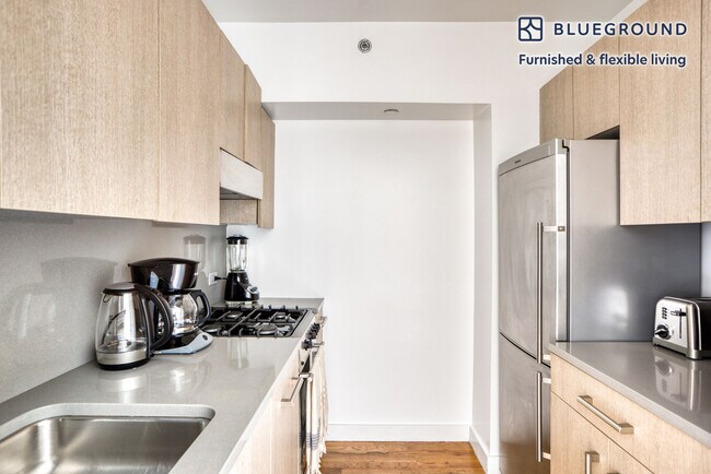 101 W 15th St unit FL5-ID33, New York, NY 10011 - photo 6