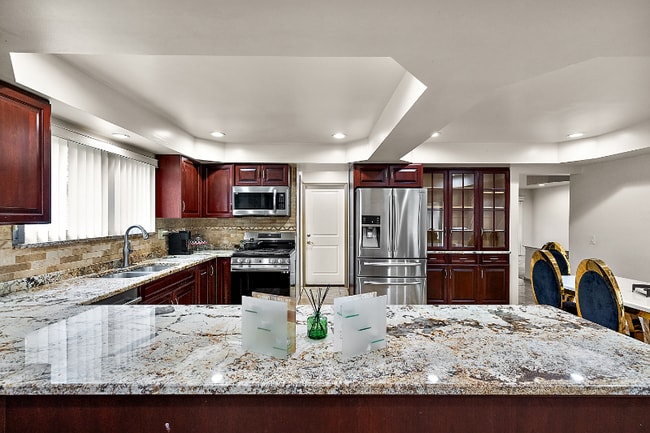 35715 Maureen Dr, Sterling Heights, MI 48310 - photo 4