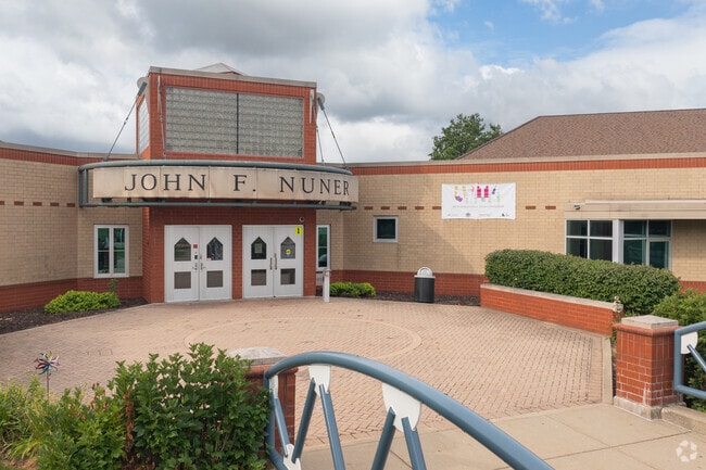 Nuner Fine Arts Academy located in River Park and boasts a C rating on Niche