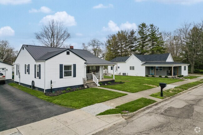 Many styles of homes are within the neighborhood of Blaine including bungalows and ranches.