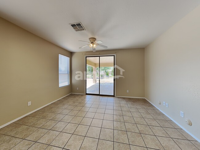 10146 W Cordes Rd, Tolleson, AZ 85353 - photo 5