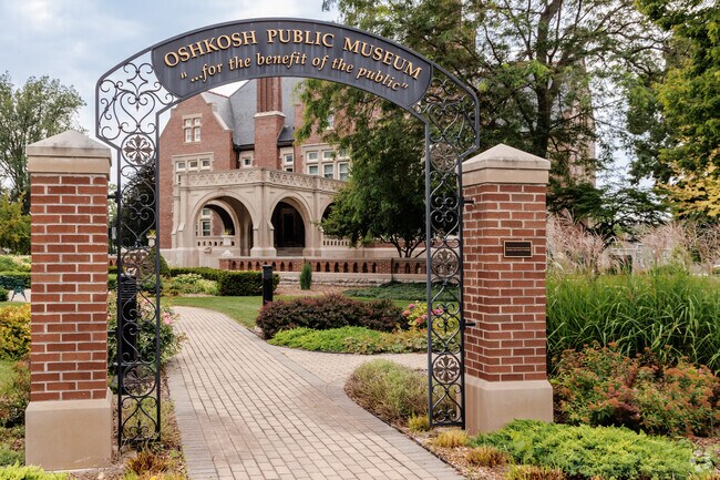 The Oshkosh Public Museum hosts walking tours.