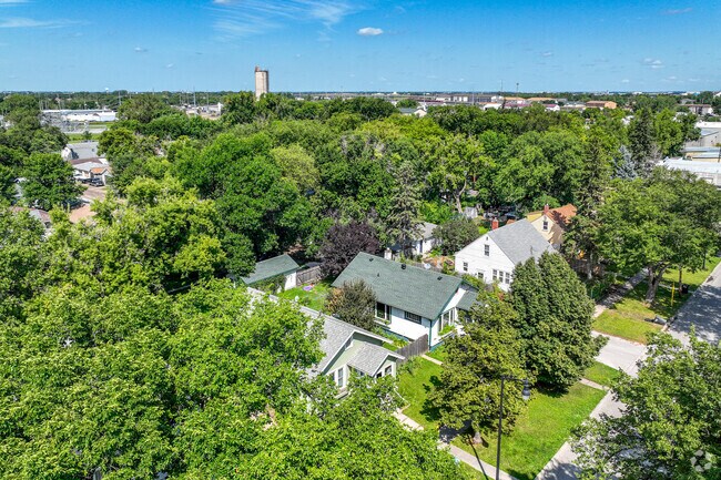 Madison-Unicorn is close proximity to downtown Fargo.