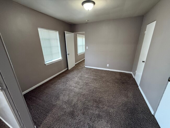 206 Locust St unit 11, Burlington, IA 52601 - photo 3