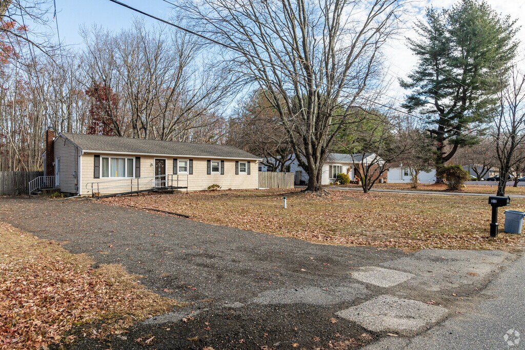 Ranch homes is many different configurations can be found together in Chesilhurst.