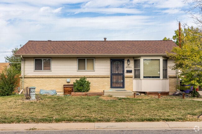 Small ranch-style homes in Shaw Heights are perfect for lower budgets.
