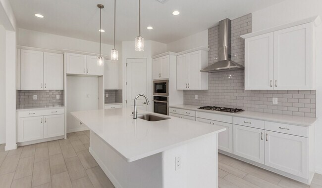 21640 E Roundup Way, Queen Creek, AZ 85142 - photo 4