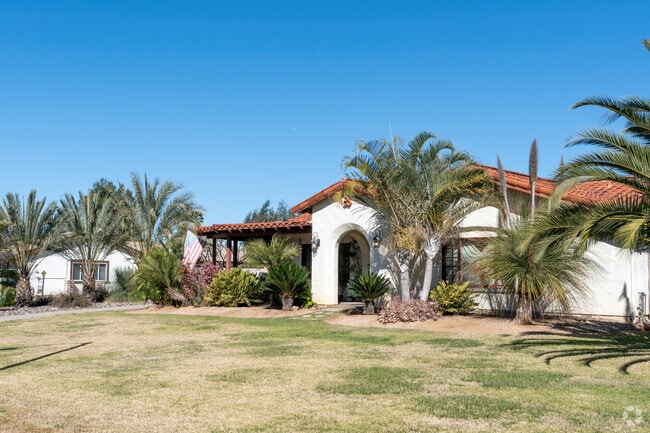 Different style homes that are nestled in Arlington Heights.