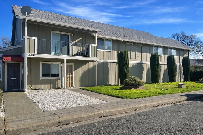 6667 Blue Heron Dr unit B, Upper Lake, CA 95485 - photo 3