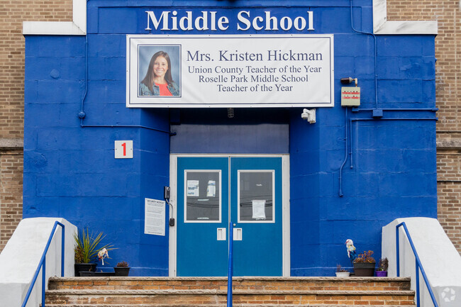 The student-teacher ratio in the Roselle Park Middle School is 12 to 1.