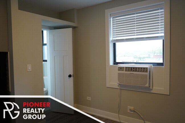 501 W Belmont Ave unit 505-6D, Chicago, IL 60657 - photo 3