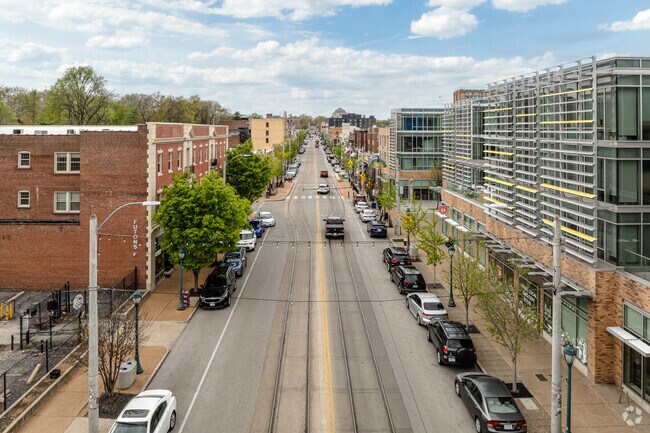 The Loop is a popular destination for those residing in Skinker DeBallviere.