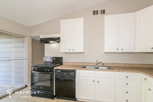 3145 Kingsley Dr, Florissant, MO 63033 - photo 5