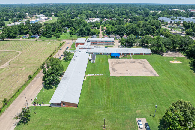 Isable Elementary School enrolls students in Prek through 5 grade.