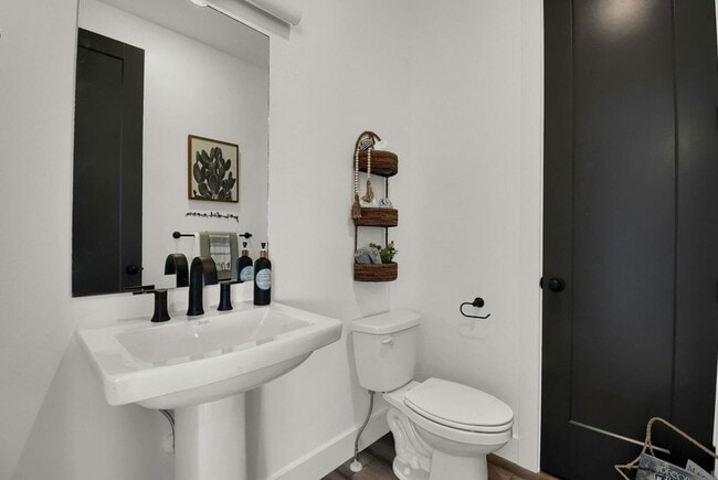 612 E 2450 N unit 37884071, North Logan, UT 84341 - photo 2