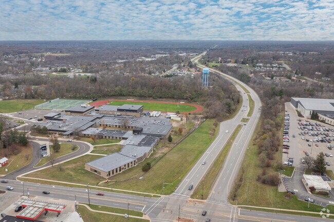 There are several major roads that lead residents of Rockford into Grand Rapids.