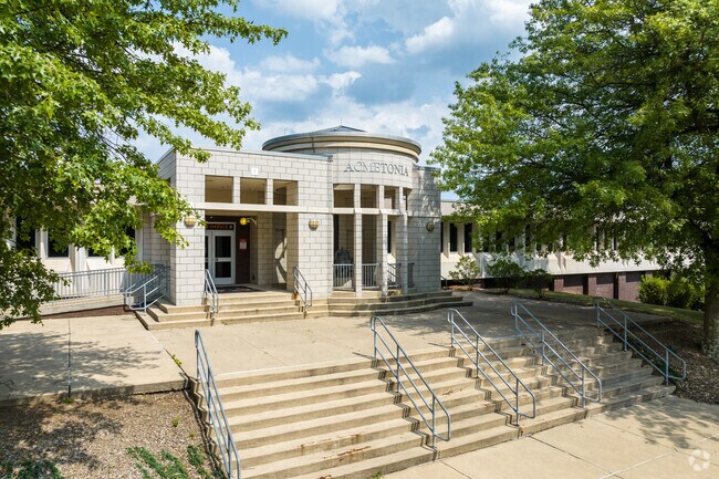Acmetonia Primary School is a public school located in Cheswick PA.