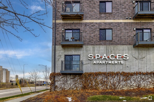 Spaces offers modern multi-family living in the Leavenworth neighborhood.