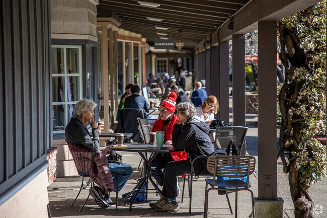 Locals in Downtown Lafayette enjoy dining outdoors in the beautiful Californian weather.