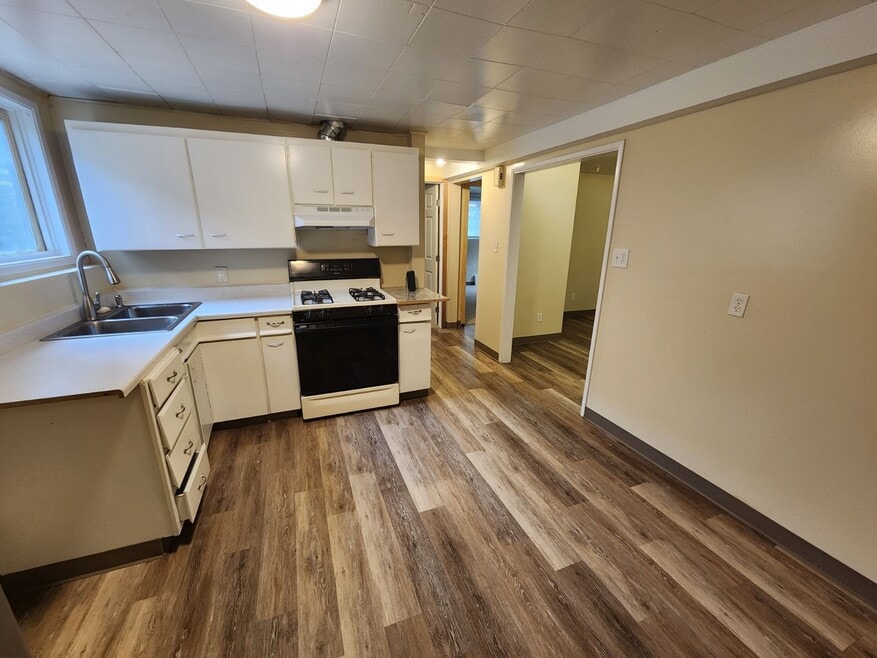 1024 E 12th Ave unit 1024 E 12 ave unit 4, Anchorage, AK 99501 - photo 1