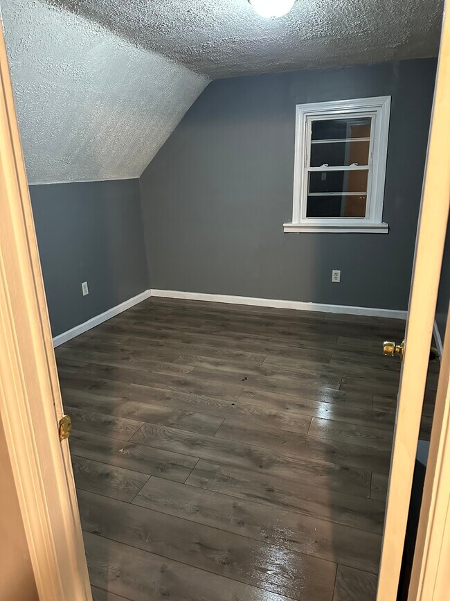 405 Blatchley Ave unit 2nd Floor, New Haven, CT 06513 - photo 5