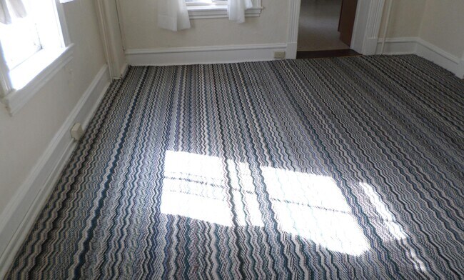 132 Colchester Ave unit 1, Burlington, VT 05401 - photo 4