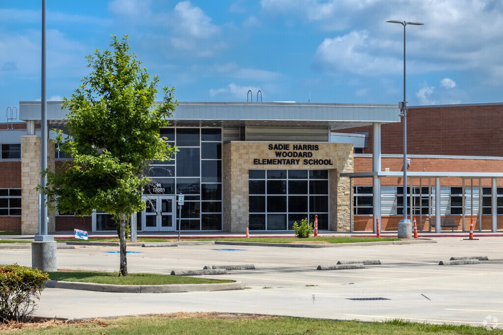 Woodard Elementary School, Rankings & Reviews - Homes.com