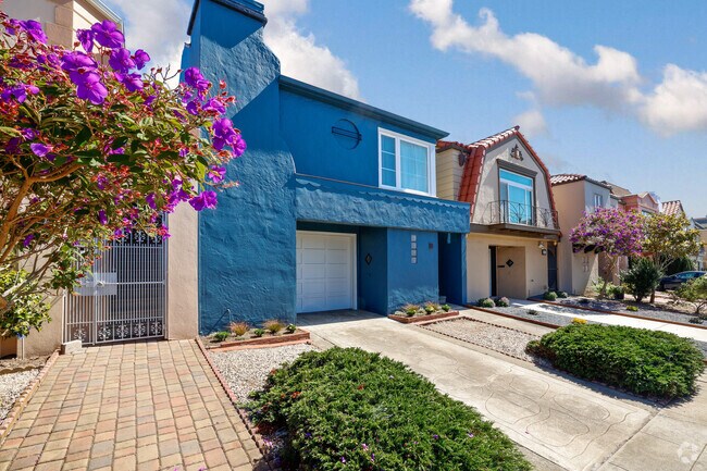 Homes in Merced Manor can be unapologetically radiant.