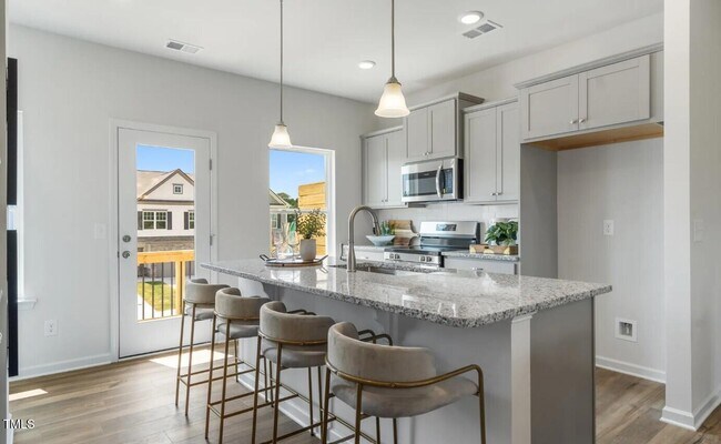 724 Orchard Vista Cir, Raleigh, NC 27606 - photo 7