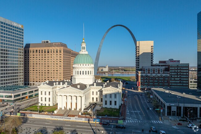 Southampton is just a quick shot down I-44 to downtown St. Louis.