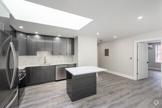 61 Bank St, New London, CT 06320