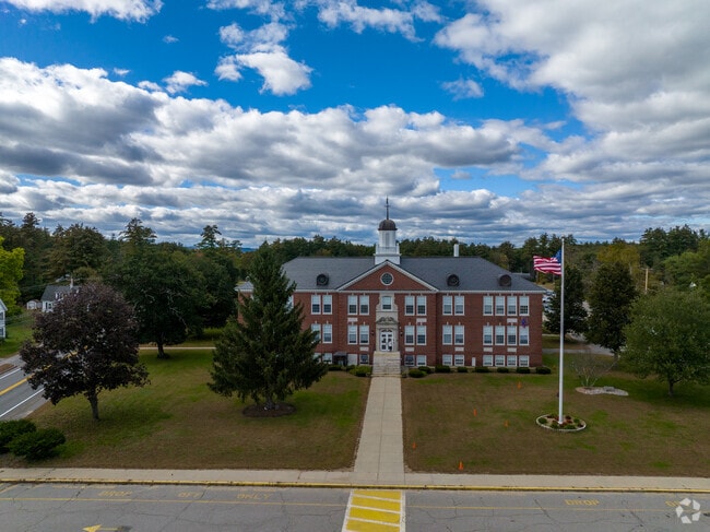 Young students in Townsend can attend Spaulding Memorial School.