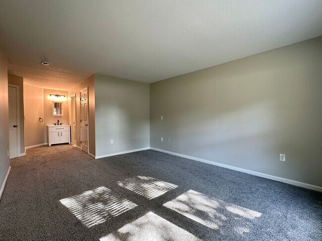 3524 W Shore Rd, Warwick, RI 02886 - photo 4