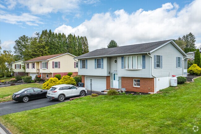 The residential streets of Garden View are filled with split level homes.