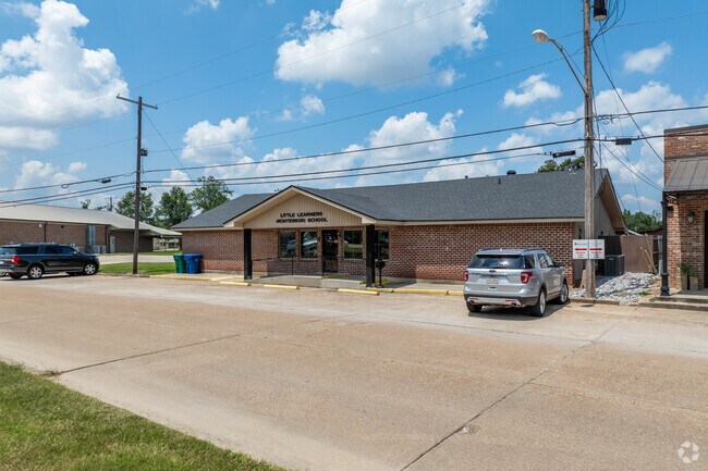 Little Learners Montessori has a student-teacher ratio of 12:1.