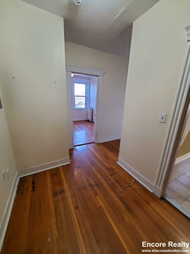 364 Riverway unit 28, Boston, MA 02115 - photo 4
