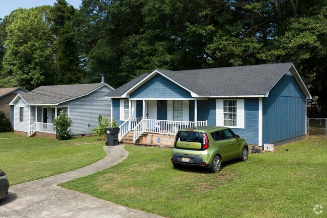 The neighborhoods of Hueytown are dotted with colorful, Craftsman-style cottages.