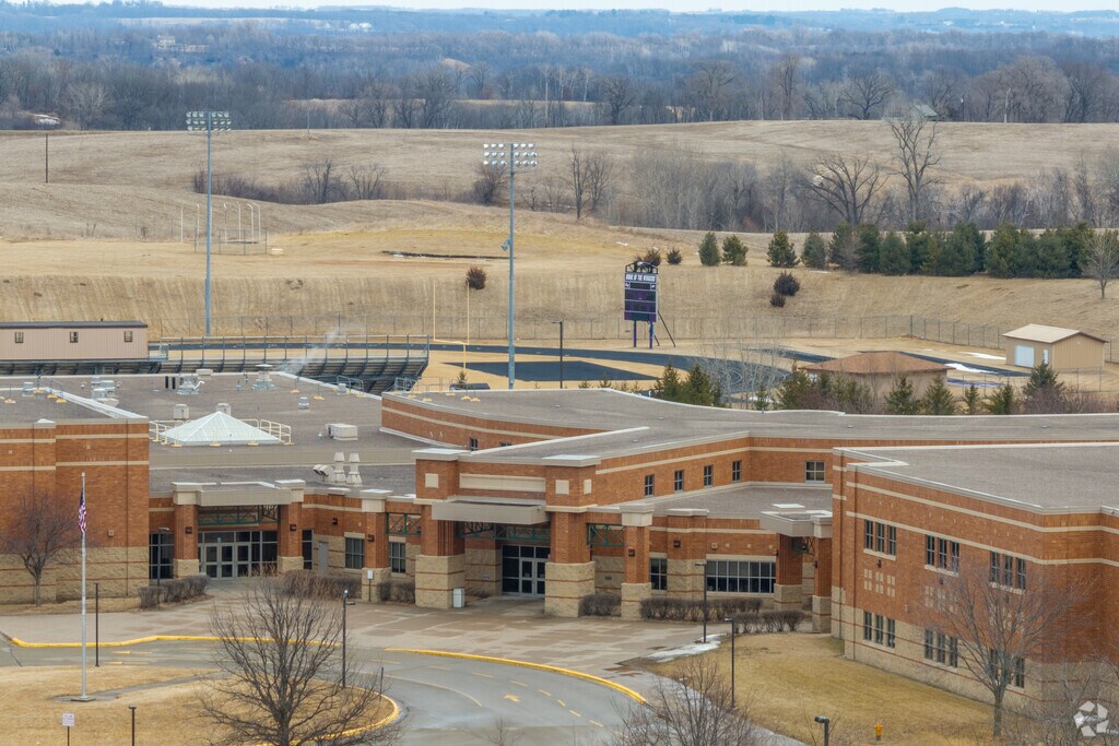 Red Wing Senior High School is the only public high school in Red Wing.