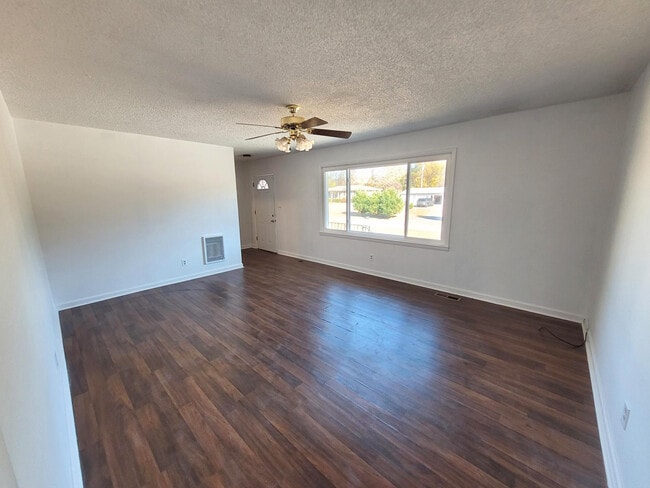 2201 Windcrest Dr, Florence, AL 35630 - photo 2