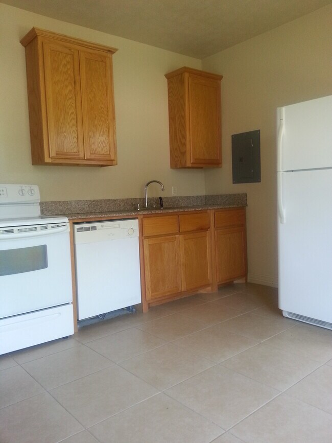 2530 Liberty St unit 4, Beaumont, TX 77702 - photo 7