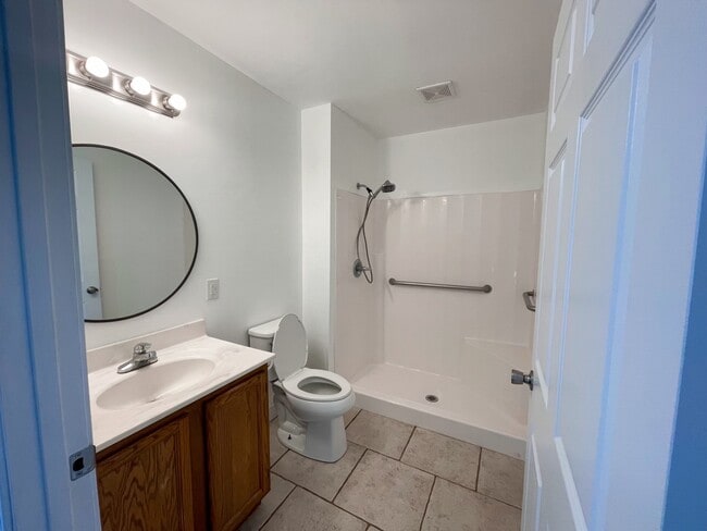 2460 E 5th St unit Newly Remodeled Cond, Washington, MO 63090 - photo 4