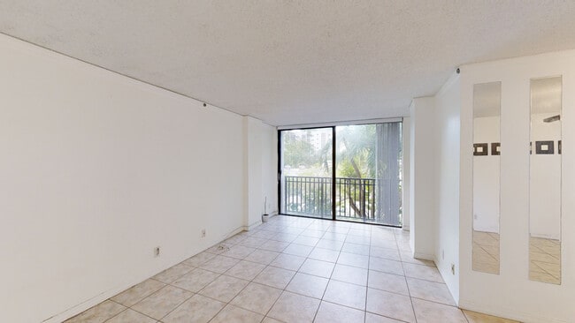Plaza of the Americas unit 316, Sunny Isles Beach, FL 33160 - photo 2