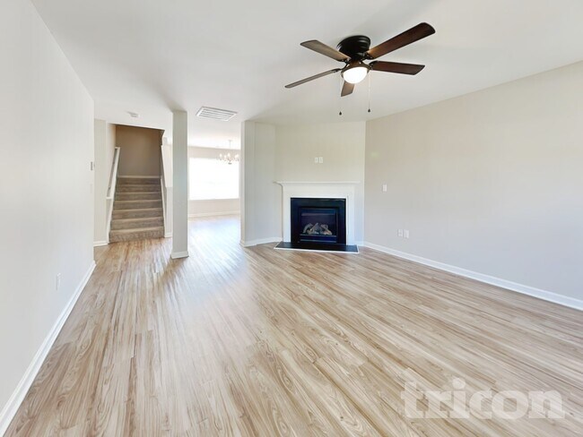 747 Markham Cir, Moore, SC 29369 - photo 3