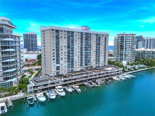 Aquasol unit 7B, Miami Beach, FL 33141 - photo 2