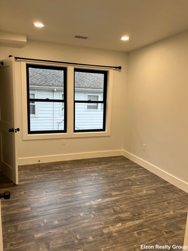 42 Radnor Rd unit 2, Brighton, MA 02135 - photo 4